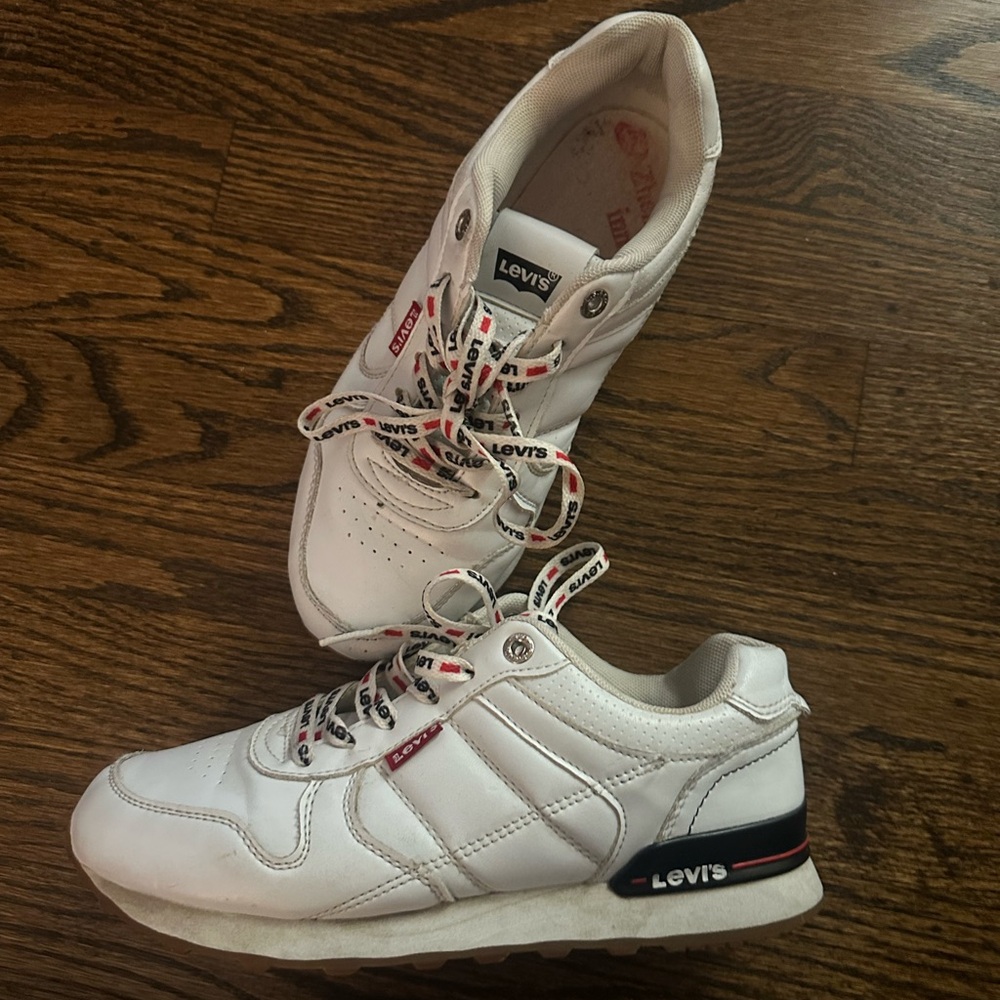 LEVI’S vintage white sneakers